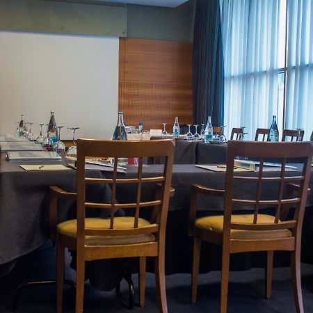 Gran Hotel Lakua Vitoria-Gasteiz Kültér fotó A meeting room at the hotel