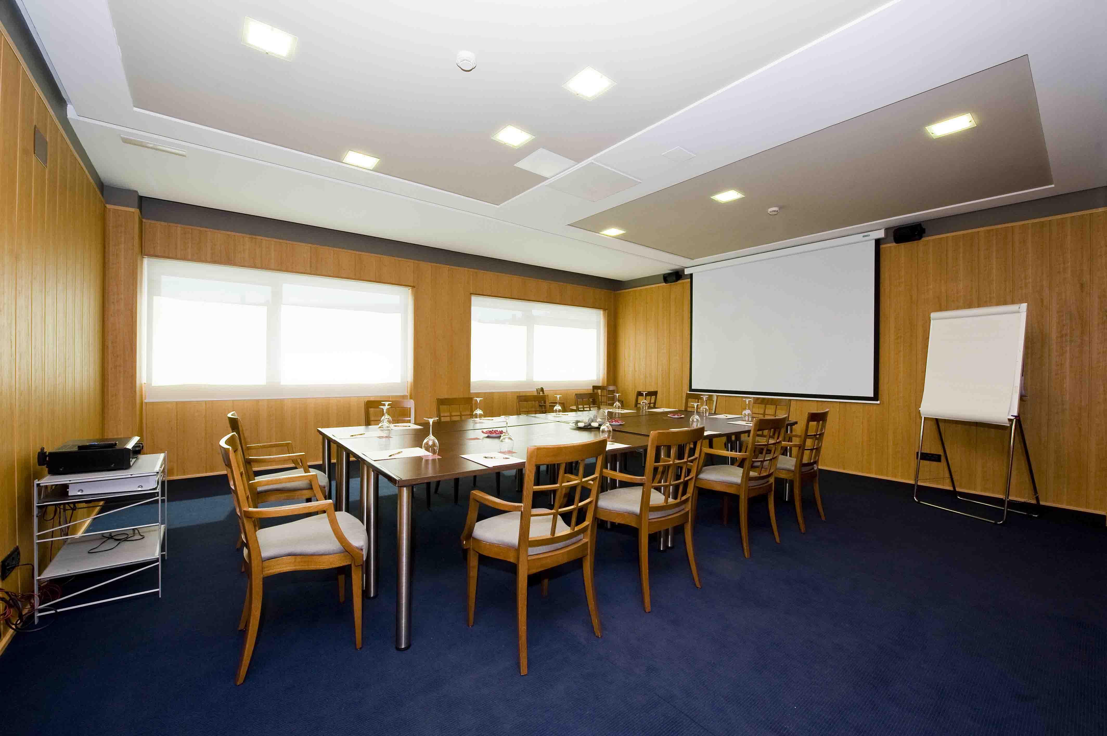 Gran Hotel Lakua Vitoria-Gasteiz Kültér fotó Meeting room