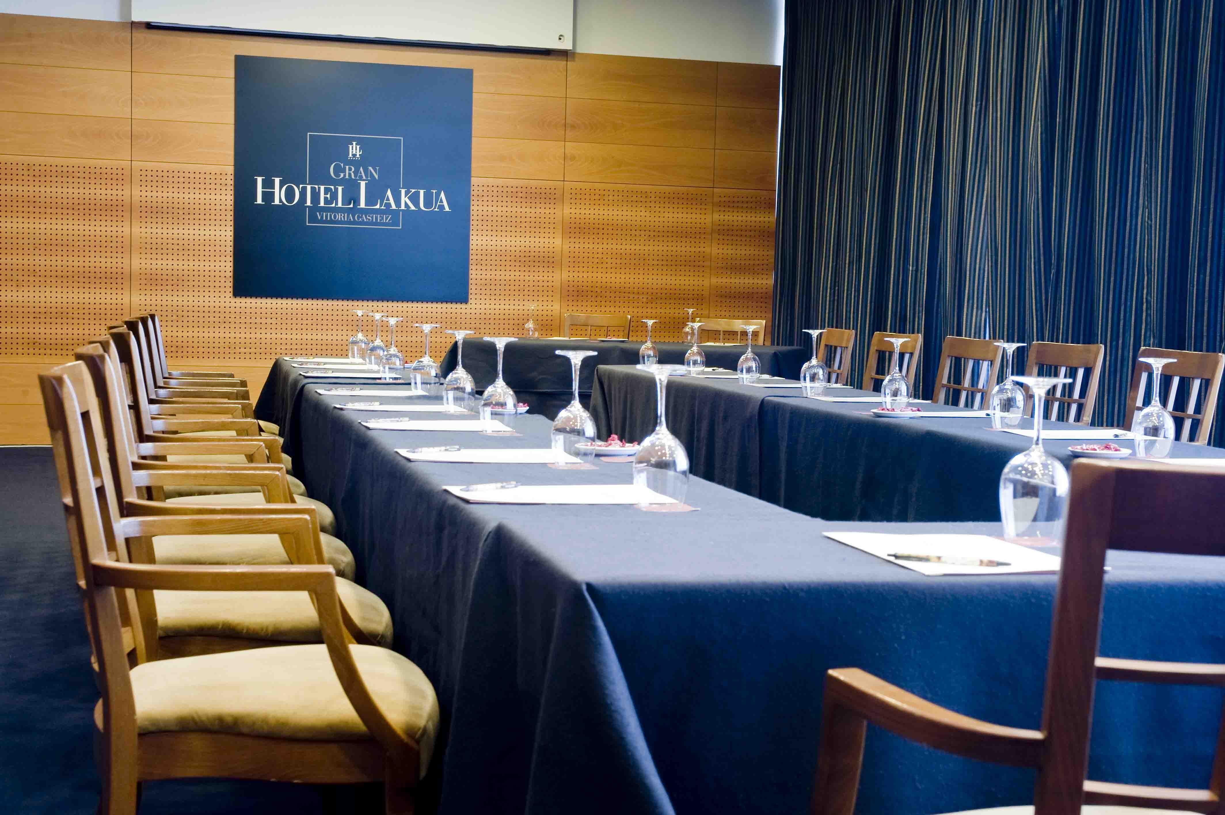 Gran Hotel Lakua Vitoria-Gasteiz Kültér fotó Meeting room