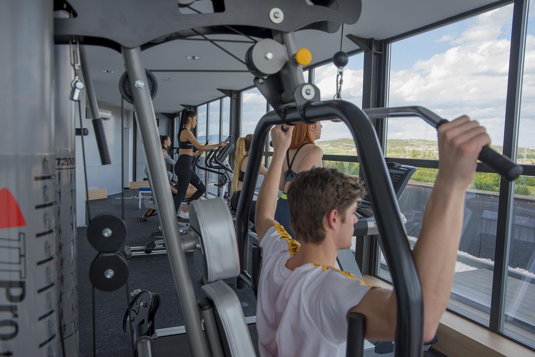 Gran Hotel Lakua Vitoria-Gasteiz Kültér fotó The gym at the University of Roehampton