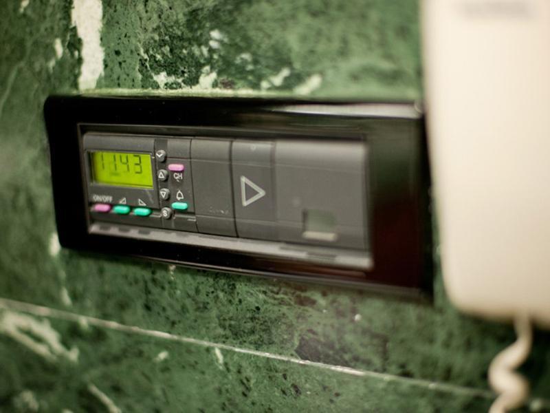 Gran Hotel Lakua Vitoria-Gasteiz Kültér fotó A programmable thermostat