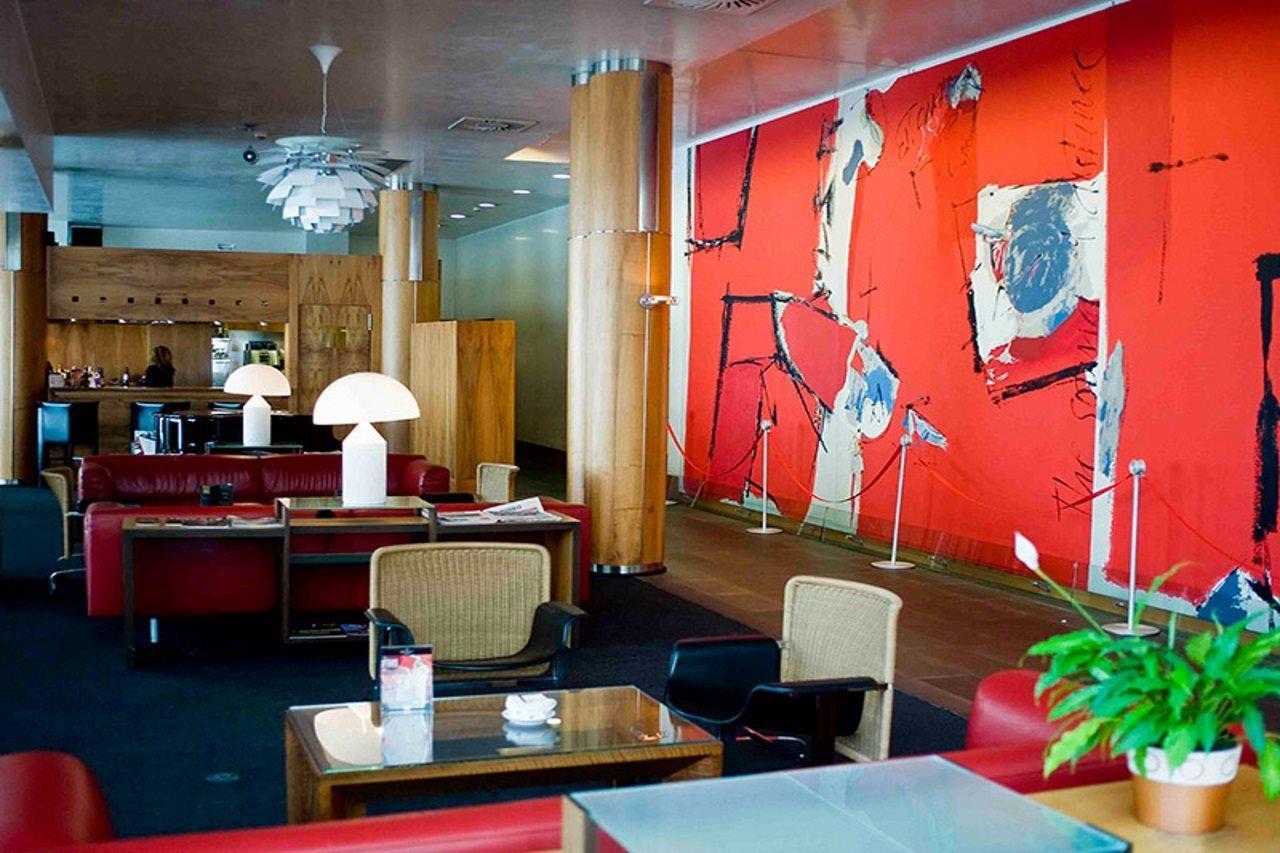 Gran Hotel Lakua Vitoria-Gasteiz Kültér fotó The interior of the lounge