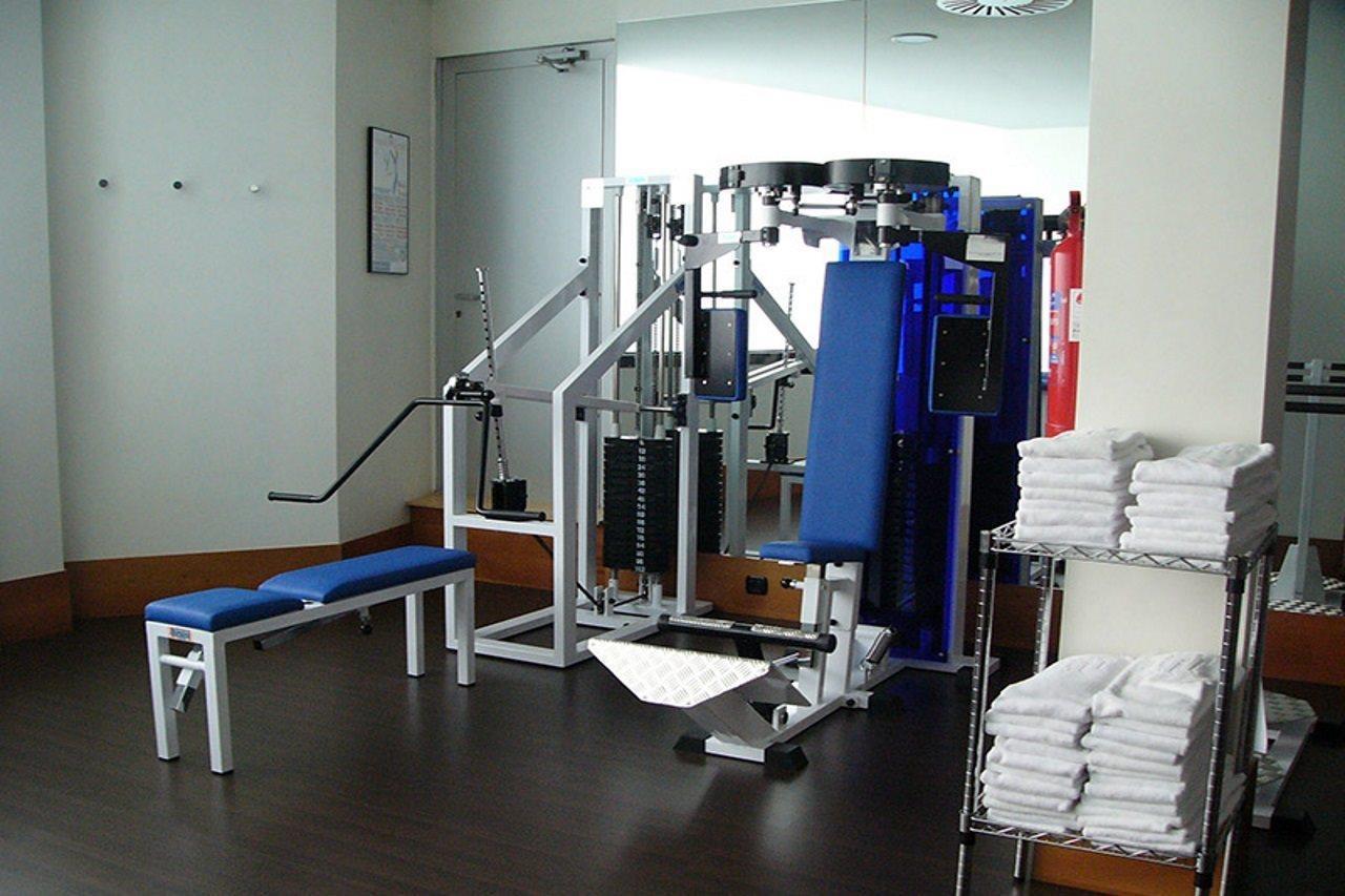 Gran Hotel Lakua Vitoria-Gasteiz Kültér fotó A leg press machine