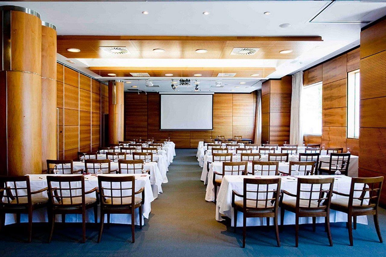 Gran Hotel Lakua Vitoria-Gasteiz Kültér fotó The conference room